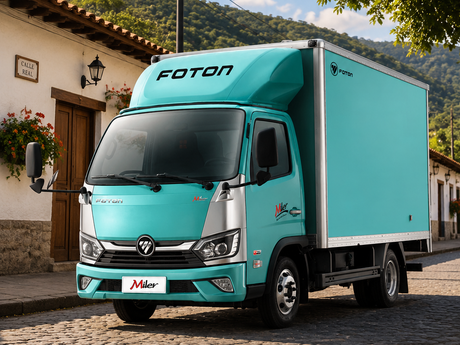 Camión Foton Miler furgón en calle de pueblo